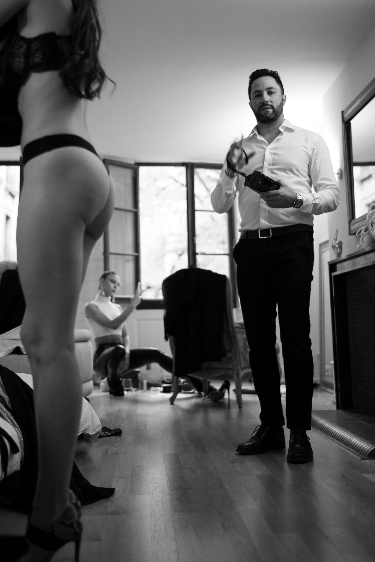 Jeremy Spierer with a light meter during a one-to-one studio session with a model