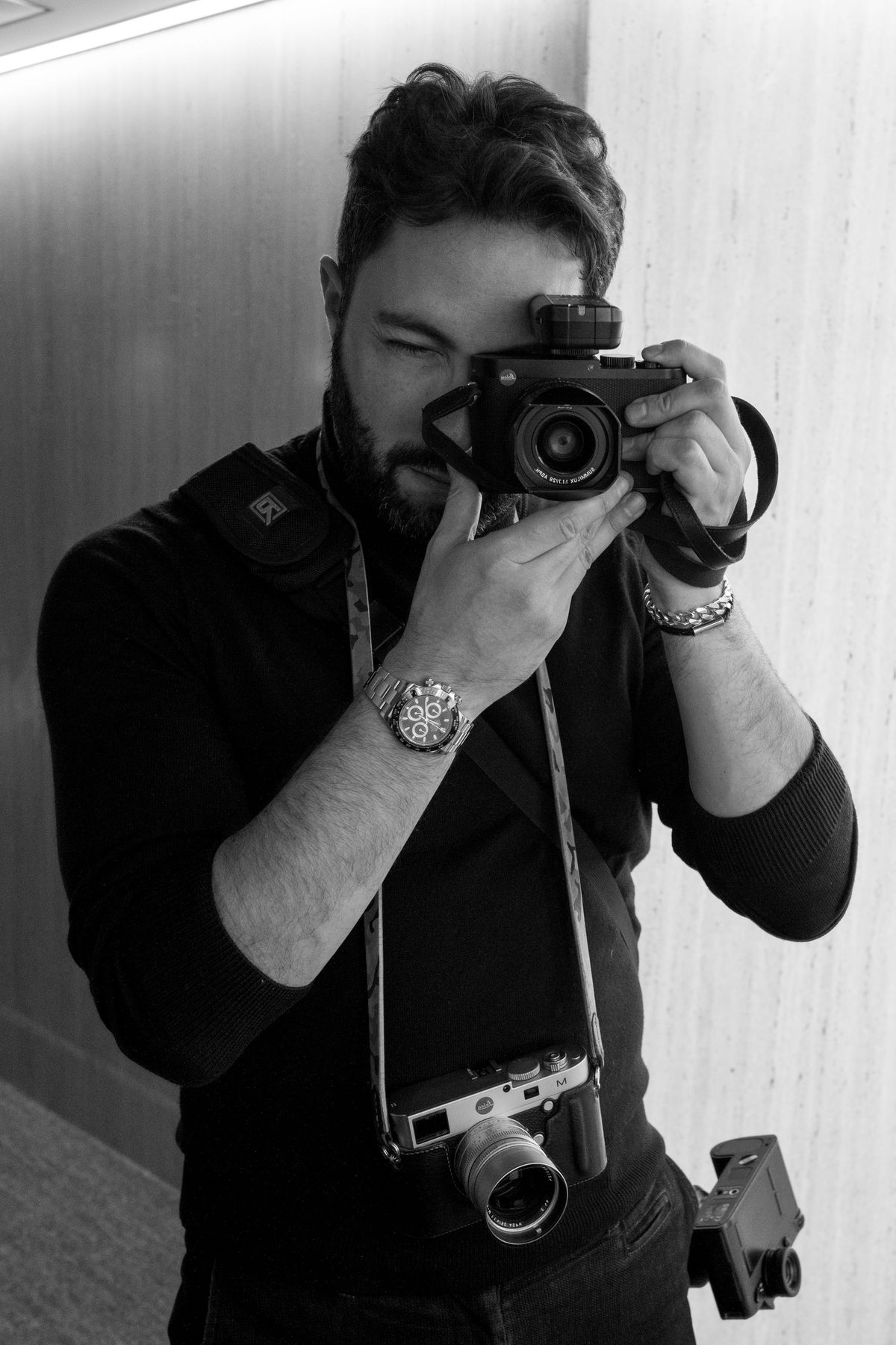 Jeremy Spierer framing a picture with his Leica